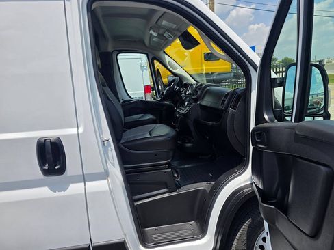 Used 2025 RAM ProMaster 2500 w/ Convenience Group FWD image 14