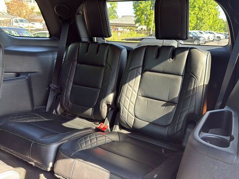 Used 2017 Ford Explorer Platinum AWD/4WD image 11