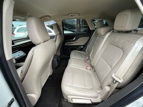 Used 2022 Lincoln Corsair FWD w/ Equipment Group 101A image 11