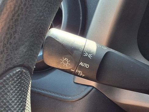 Used 2018 Toyota RAV4 LE FWD image 14