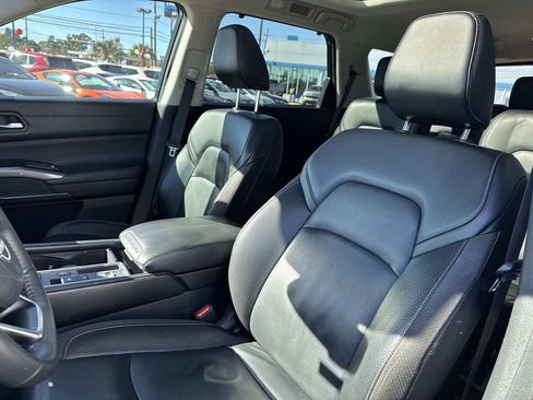 Used 2022 Nissan Pathfinder SL w/ SL Premium Package image 17