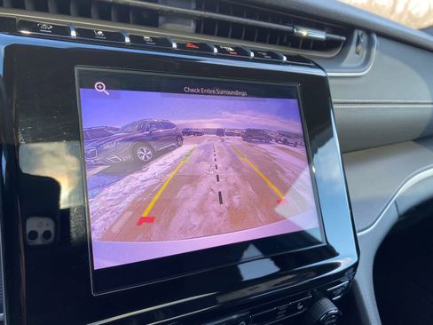 Used 2025 Jeep Grand Cherokee L Laredo image 33