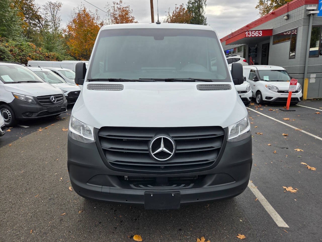 Used 2024 Mercedes-Benz Sprinter 2500 image 2