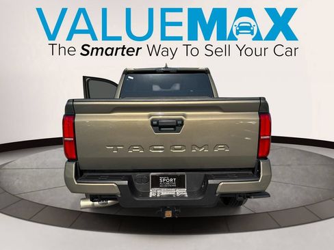 Used 2025 Toyota Tacoma TRD Sport AWD/4WD image 4