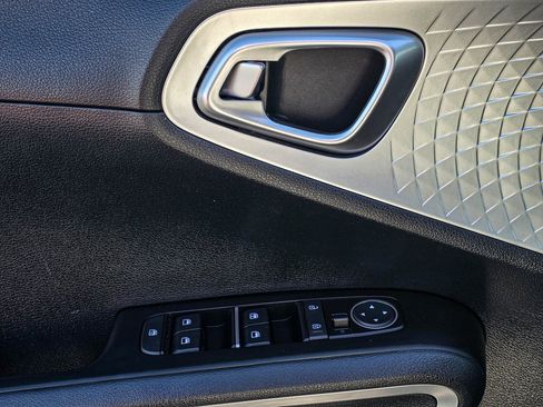 Used 2024 Kia Soul LX w/ Option Group 015 image 12