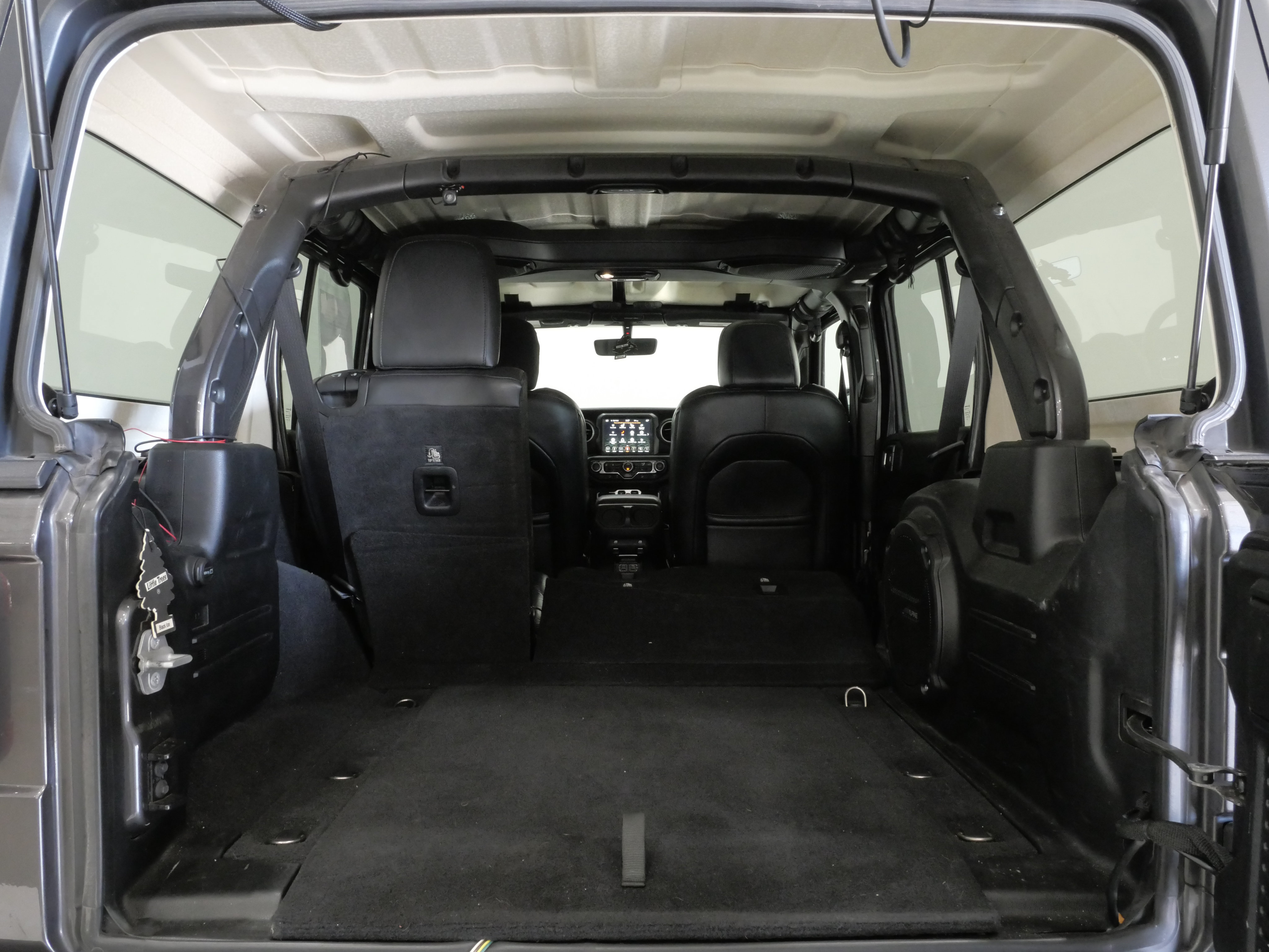 Used 2018 Jeep Wrangler Unlimited Sahara AWD/4WD image 28