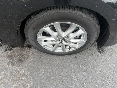 Used 2018 MAZDA MAZDA3 Sport w/ Preferred Equipment Package FWD image 11
