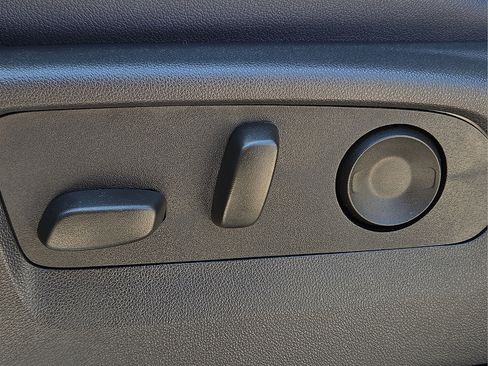 Used 2025 Chevrolet Silverado 1500 High Country AWD/4WD image 19
