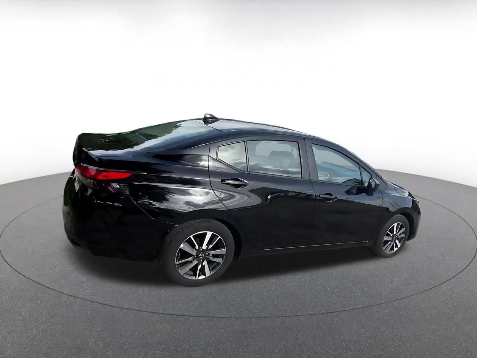 Used 2025 Nissan Versa SV FWD image 14