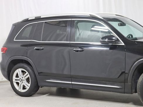 Used 2020 Mercedes-Benz GLB 250 4MATIC image 3