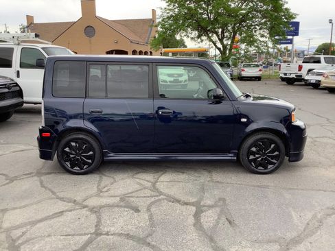 Used 2004 Scion xB FWD image 10