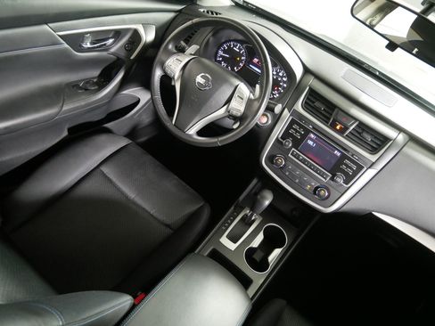 Used 2016 Nissan Altima 2.5 SR FWD image 9
