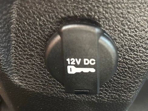 Used 2020 RAM 1500 Tradesman w/ Chrome Appearance Group RWD image 32