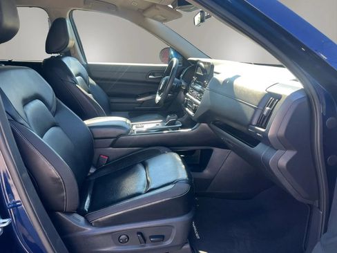 Used 2023 Nissan Pathfinder SL w/ Black Appearance Package AWD/4WD image 32