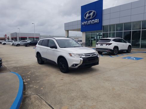 Used 2018 Mitsubishi Outlander LE FWD image 1