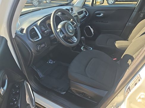 Used 2018 Jeep Renegade Latitude w/ Popular Equipment Group image 13