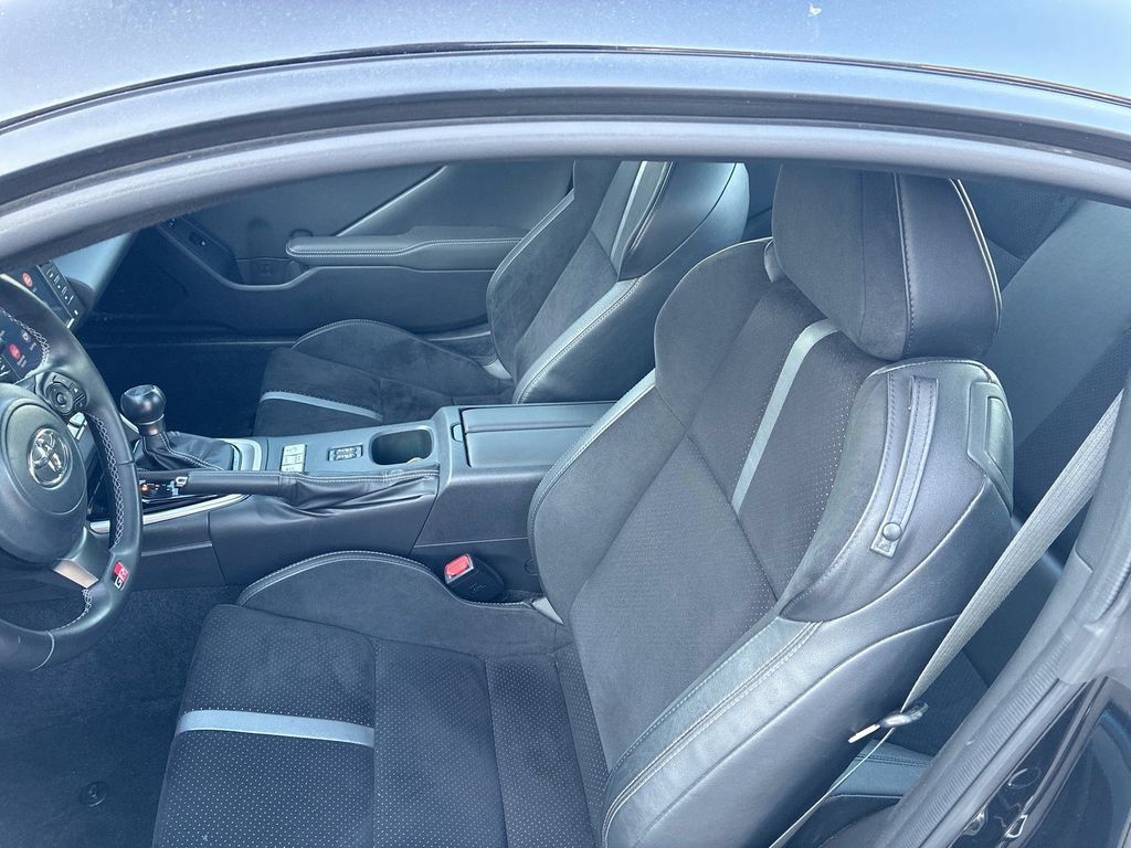 Used 2025 Toyota GR86 Premium w/ ALL Weather Mat Package (TMS) RWD image 18