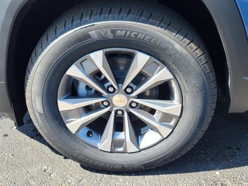 New 2026 Chevrolet Equinox LT w/ Convenience Package II AWD/4WD image 4