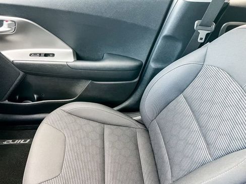 Certified 2022 Kia Niro LX image 17