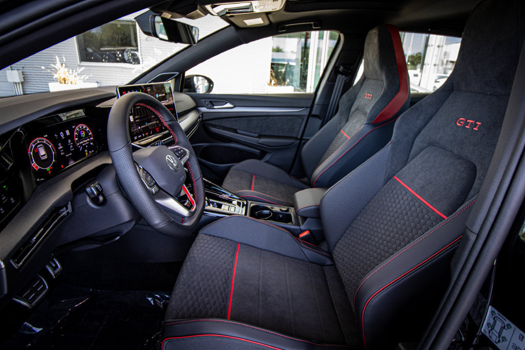 New 2026 Volkswagen GTI SE FWD image 27