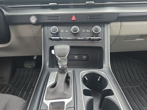Used 2022 Kia Carnival LX FWD image 13