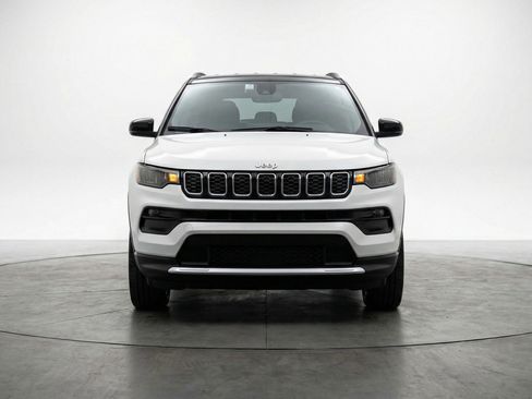 Used 2025 Jeep Compass Limited image 2