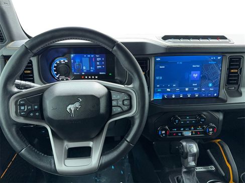Used 2024 Ford Bronco Badlands image 17