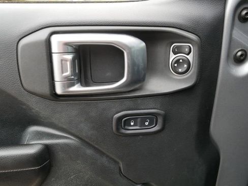 Used 2018 Jeep Wrangler Unlimited Rubicon AWD/4WD image 16