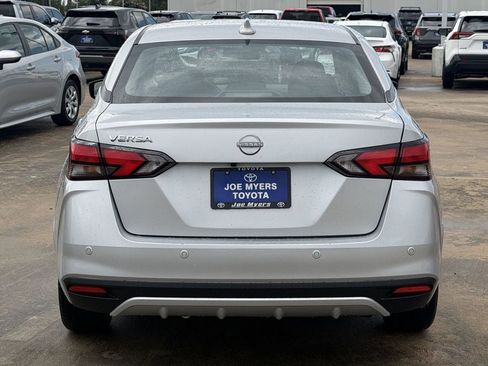 Used 2025 Nissan Versa SV FWD image 8