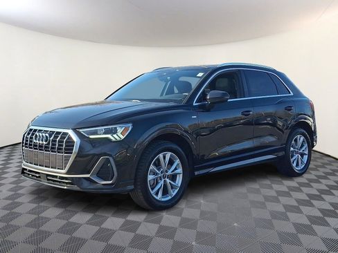 Used 2023 Audi Q3 2.0T Premium Plus w/ Premium Plus Package image 3