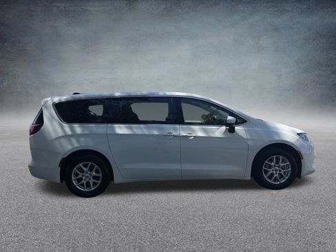 Used 2023 Chrysler Voyager LX FWD image 25