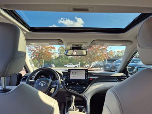 Used 2022 Toyota Camry SE image 13