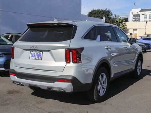 New 2026 Kia Sorento LX FWD image 9