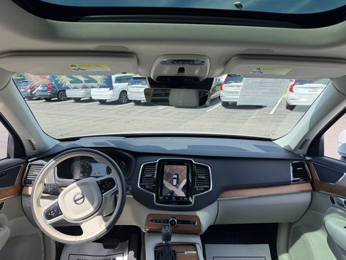 Used 2022 Volvo XC90 T6 Momentum w/ Advanced Package AWD/4WD image 9