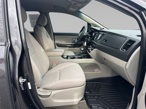 Used 2020 Kia Sedona LX image 18