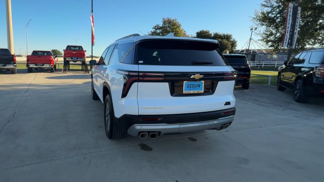 Used 2026 Chevrolet Traverse LT w/ Driver Confidence Package FWD image 7