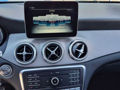 Used 2020 Mercedes-Benz GLA 250 4MATIC image 37