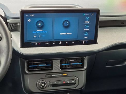 Used 2025 Ford Maverick XLT w/ Equipment Group 302A AWD/4WD image 36