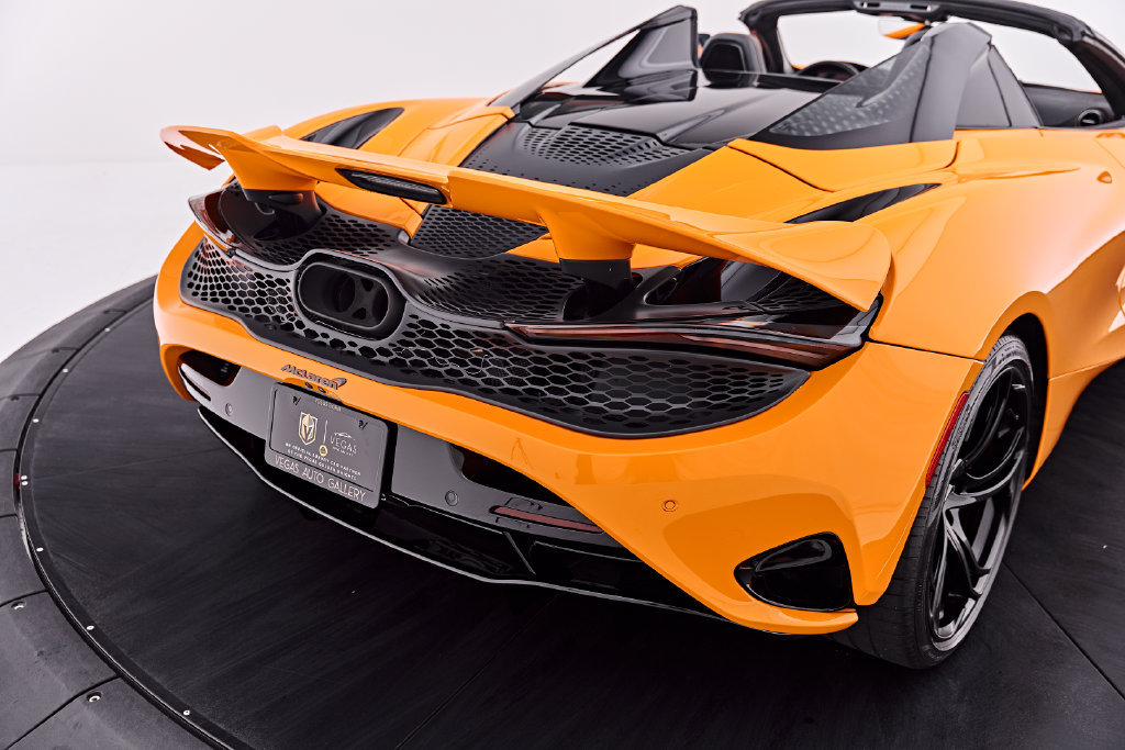 Used 2025 McLaren 750S Spider RWD image 37