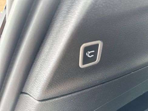 Used 2025 Chrysler Pacifica Limited FWD image 20