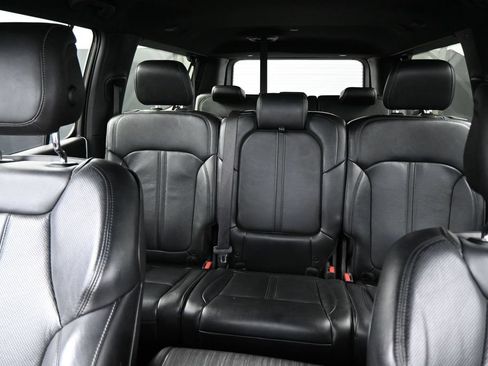 Used 2024 Jeep Wagoneer L Series II w/ Flexible Seating Group AWD/4WD image 25