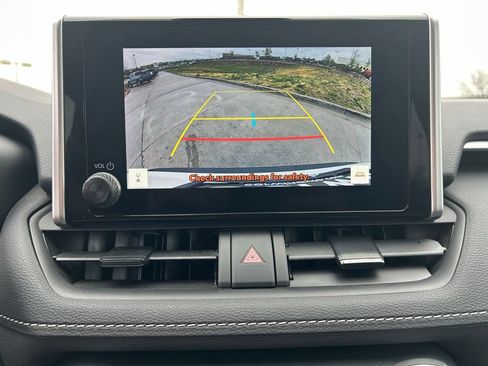 Used 2025 Toyota RAV4 LE AWD/4WD image 17