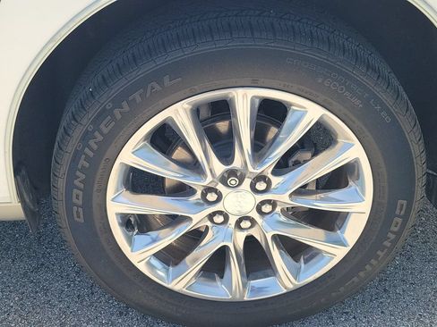 Used 2020 Buick Enclave Essence w/ Sound and Sites Package FWD image 8