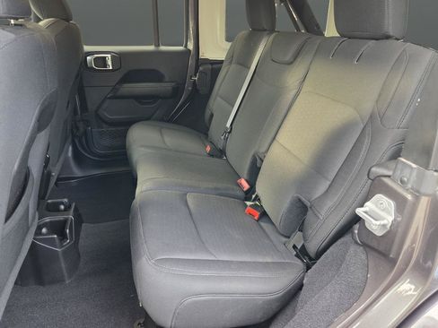 Used 2019 Jeep Wrangler Unlimited Sahara AWD/4WD image 11