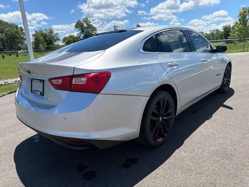Used 2018 Chevrolet Malibu LT w/ Leather Package FWD image 7