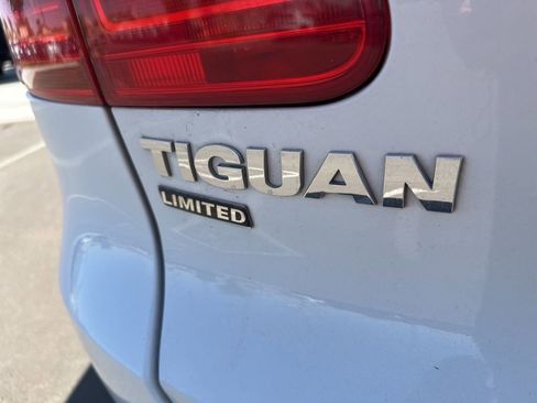 Used 2017 Volkswagen Tiguan Limited w/ Premium Package FWD image 4