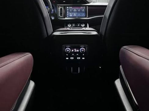 Used 2024 GMC Yukon Denali Ultimate AWD/4WD image 19