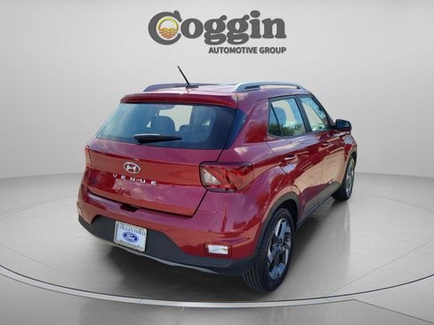 Used 2023 Hyundai Venue Limited image 4