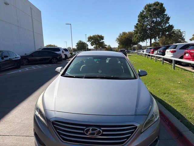 Used 2017 Hyundai Sonata SE FWD image 2