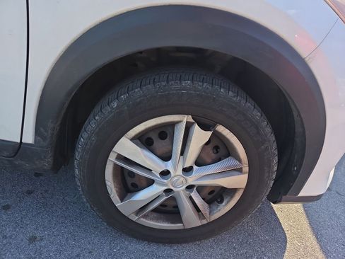 Used 2021 Nissan Kicks S FWD image 2